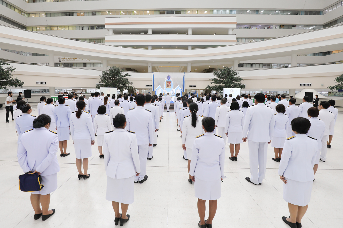 พิธีลงนามถวายพระพรชัยมงคล