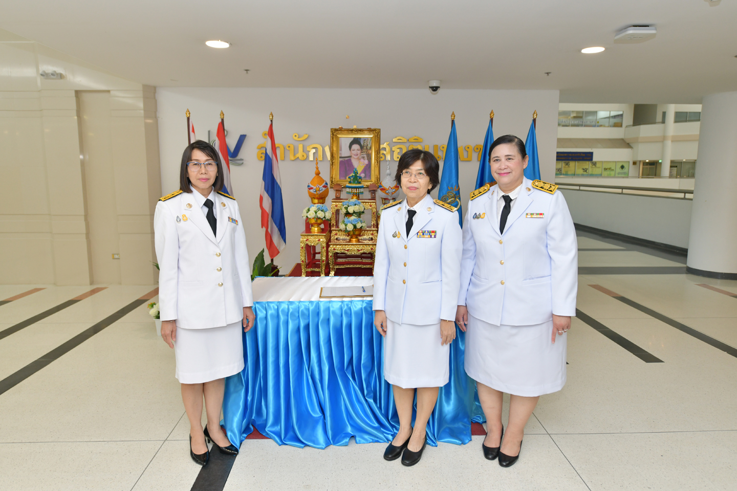 พิธีลงนามถวายพระพรชัยมงคล