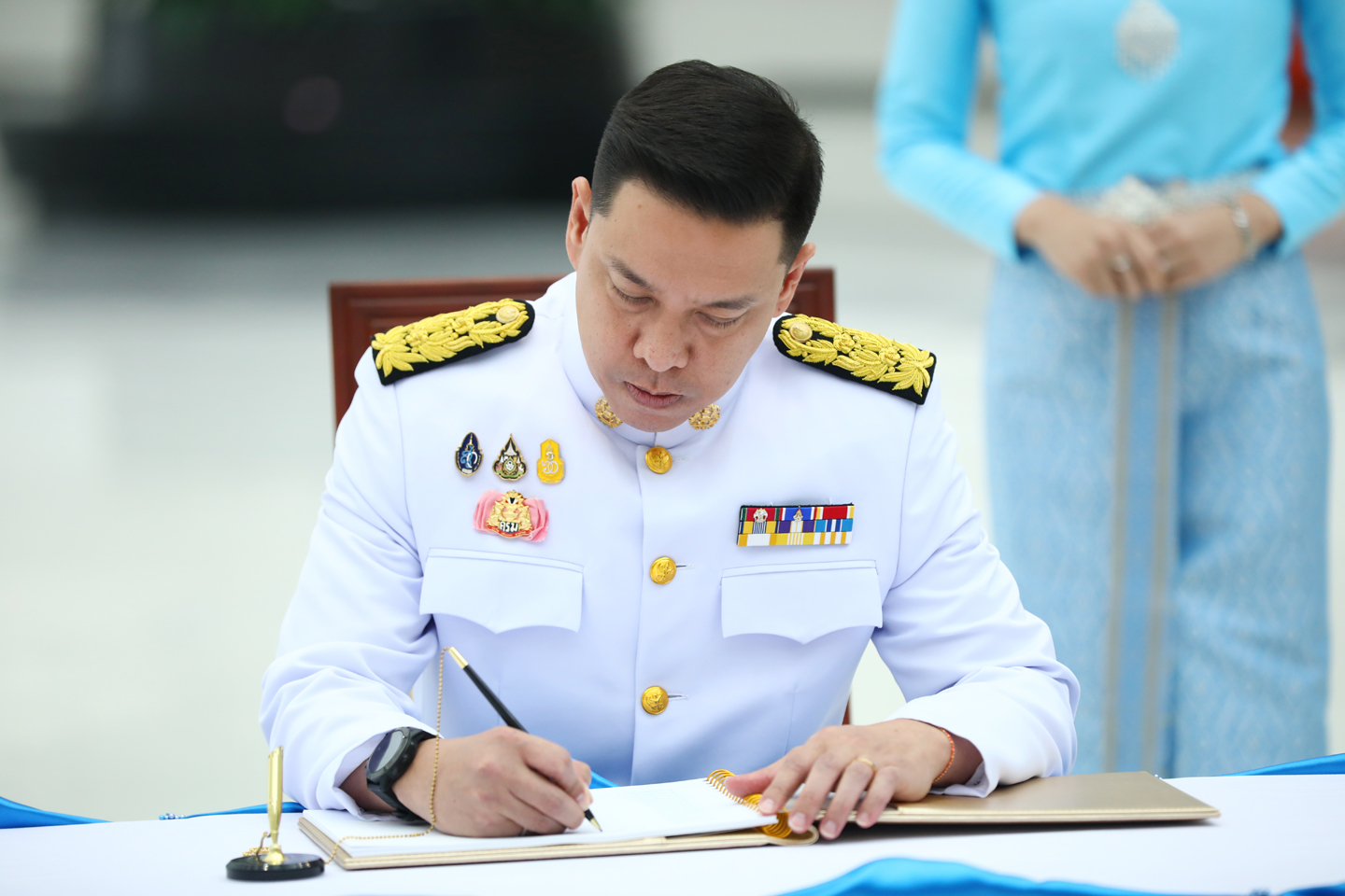 พิธีลงนามถวายพระพรชัยมงคล
