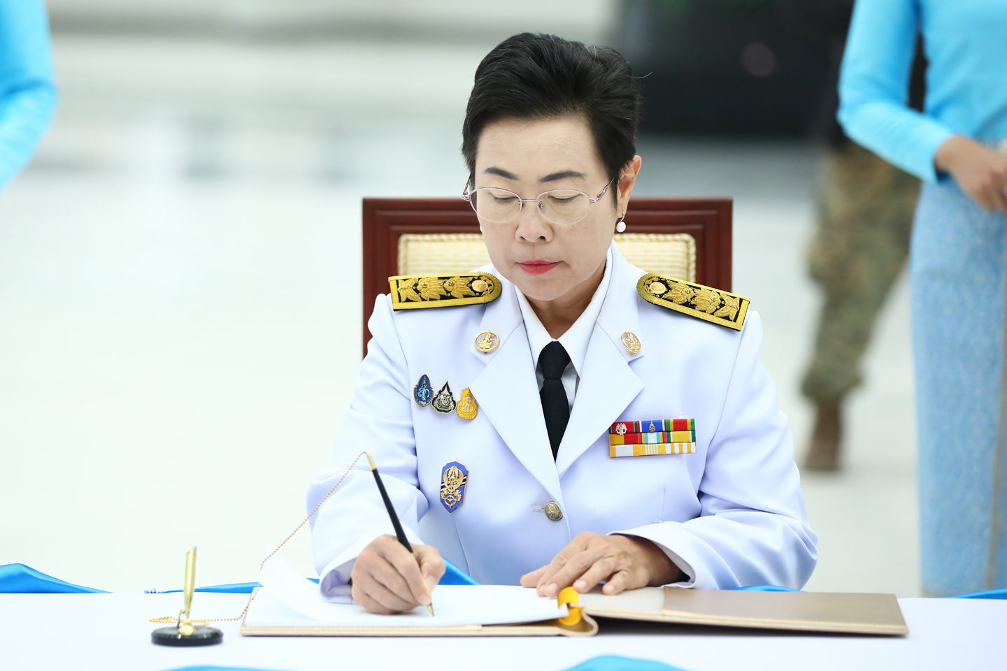 พิธีลงนามถวายพระพรชัยมงคล