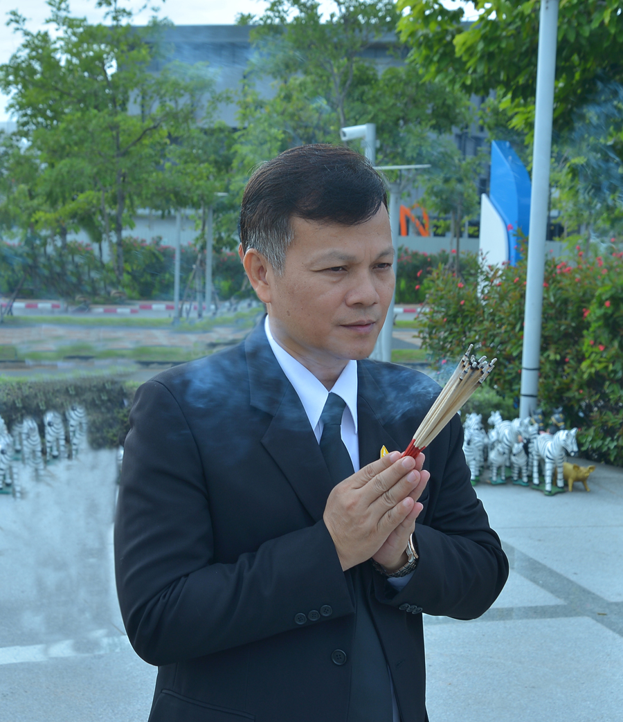 สักการะศาลพระพรหม