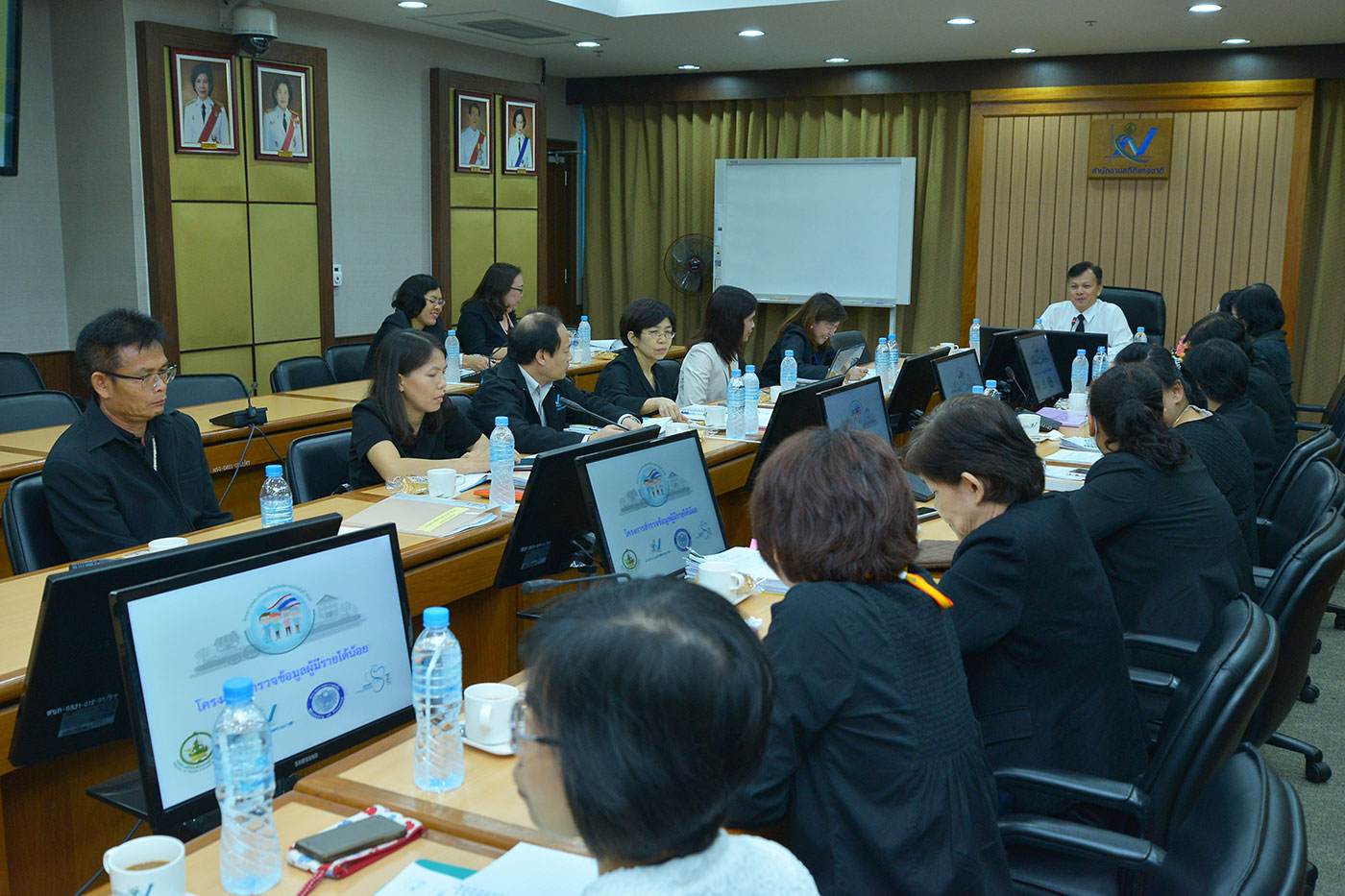 สำรวจข้อมูลผู้มีรายได้น้อย​