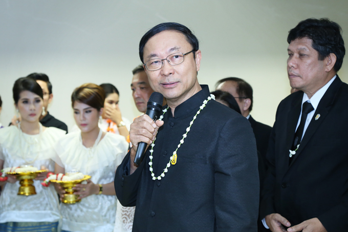 พิธีรดน้ำขอพรผู้บริหาร