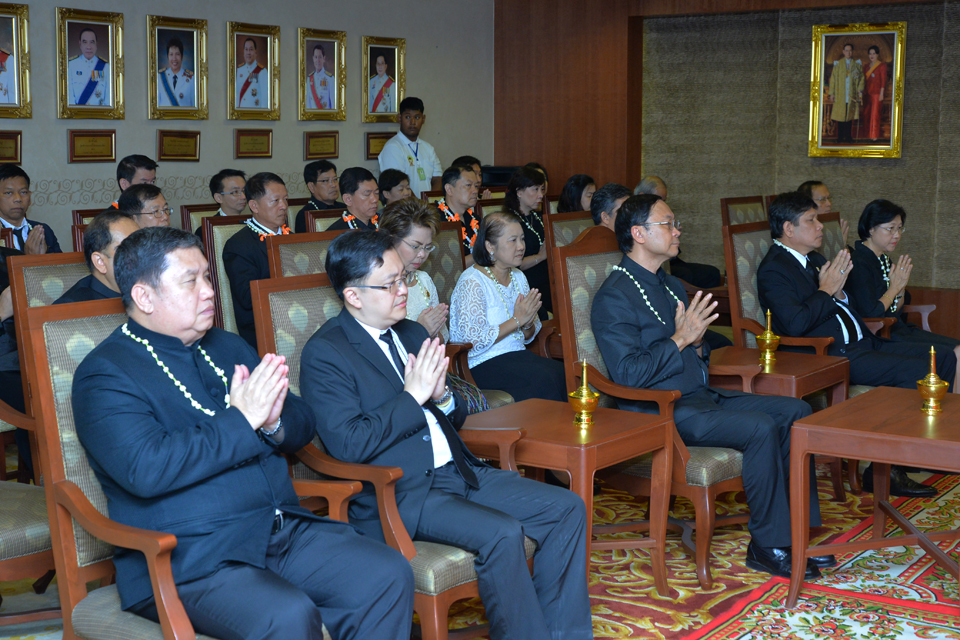 พิธีรดน้ำขอพรผู้บริหาร