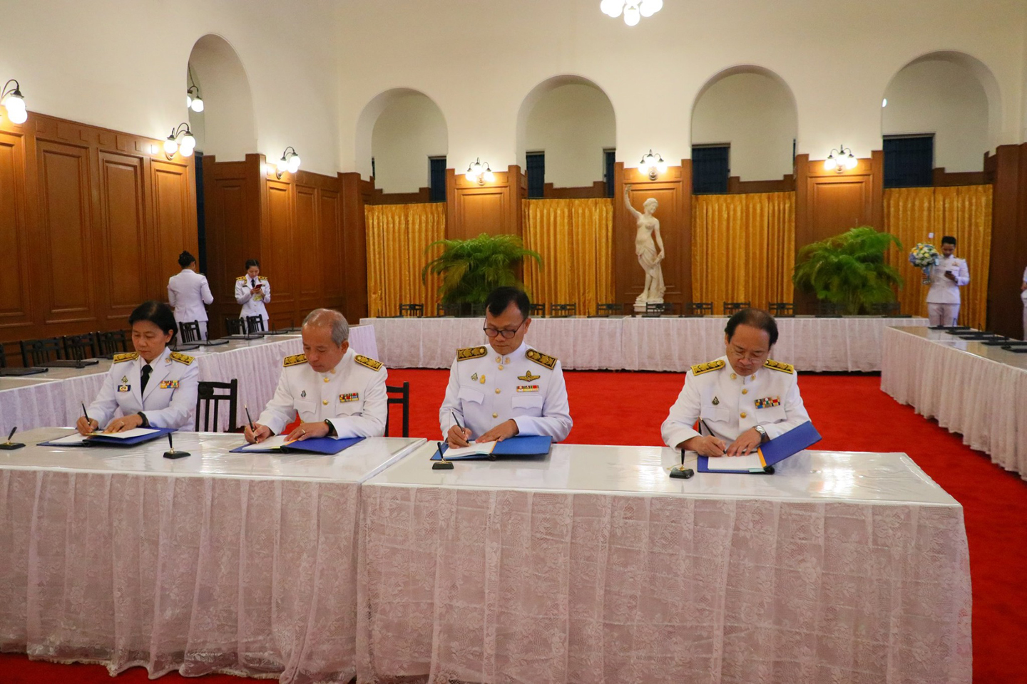 ลงนามถวายพระพร