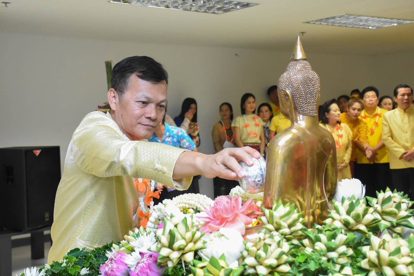 รดน้ำขอพรผู้บริหารกระทรวงดีอี