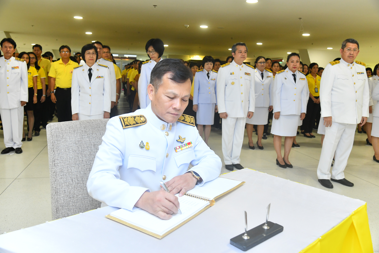 พิธีถวายพระพรชัยมงคลพระบาทสมเด็จพระเจ้าอยู่หัว