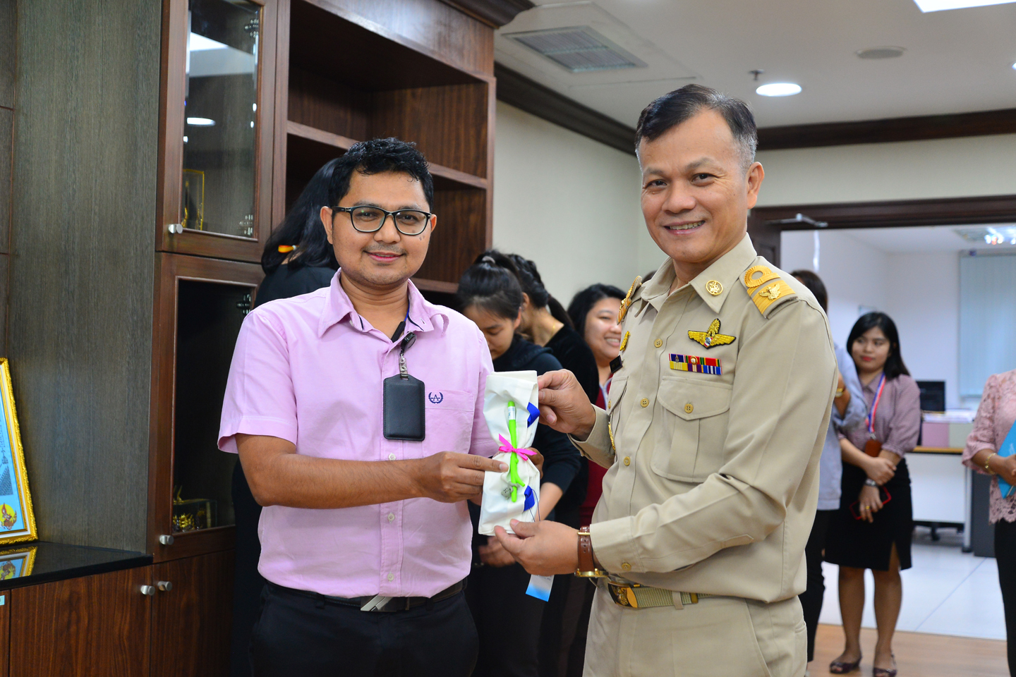 มอบรางวัล
