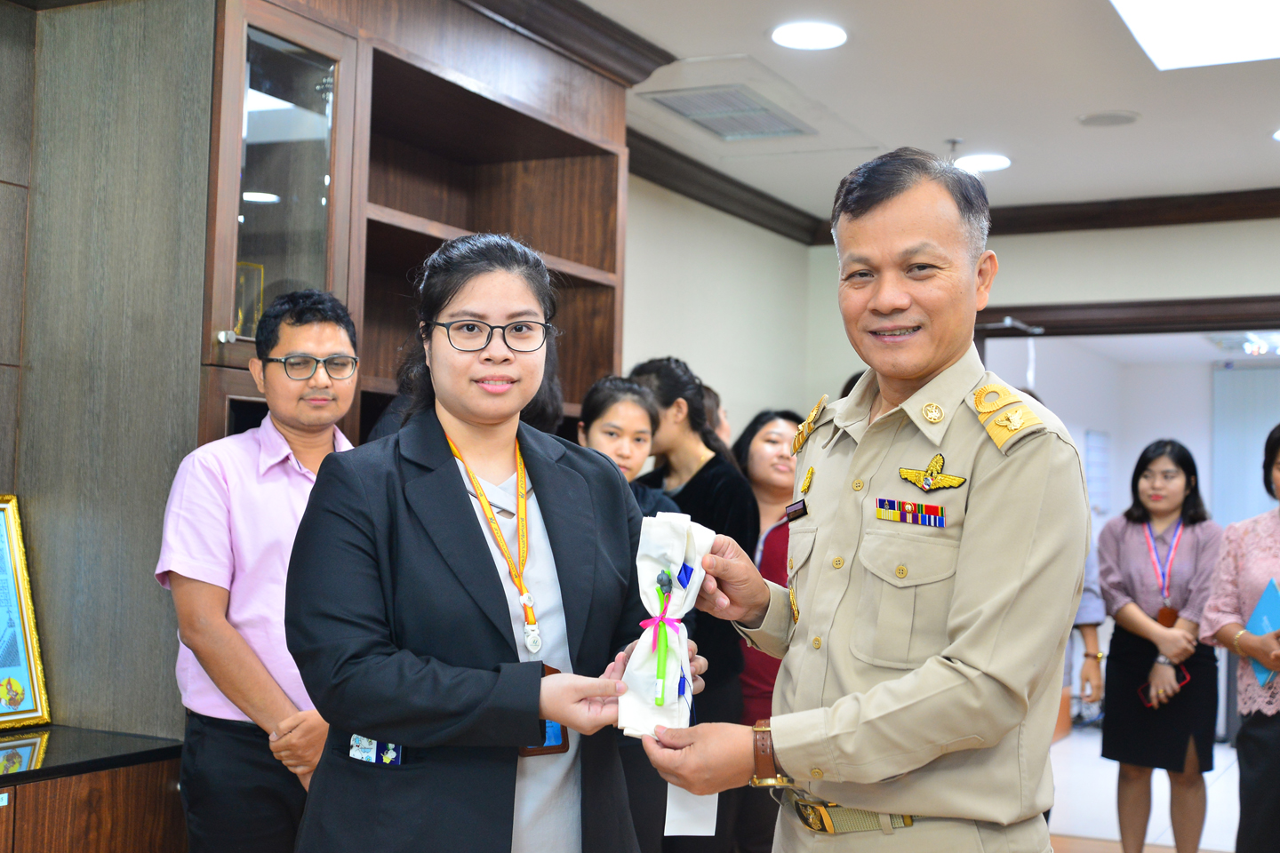 มอบรางวัล