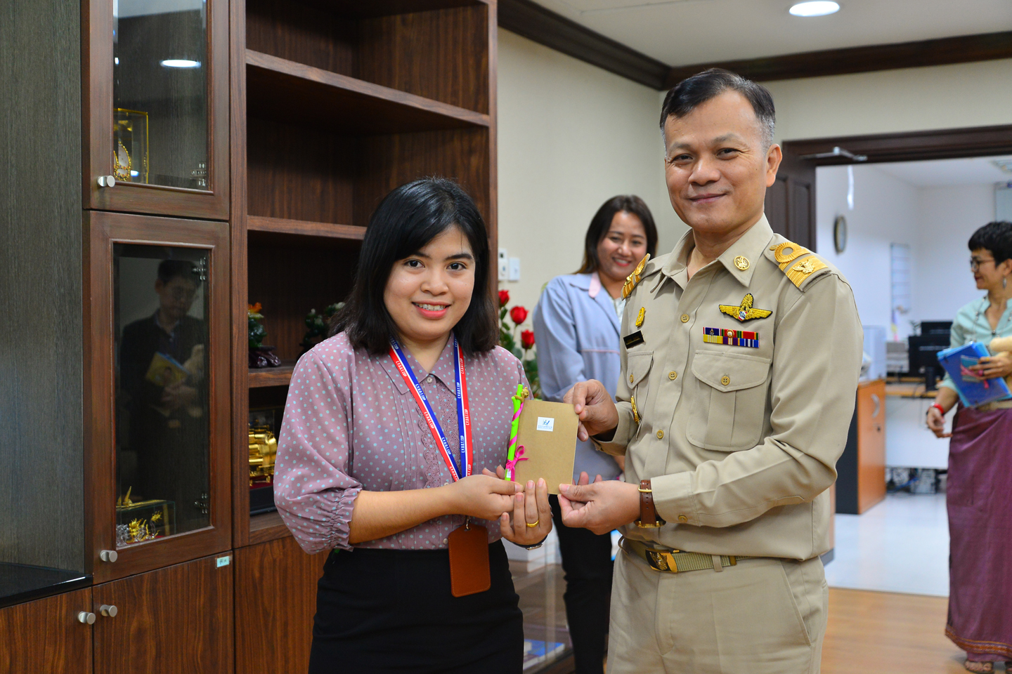 มอบรางวัล
