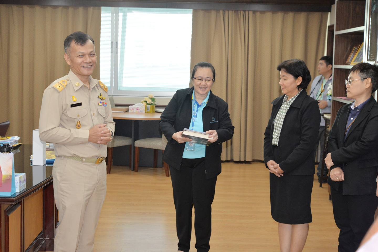 มอบรางวัล