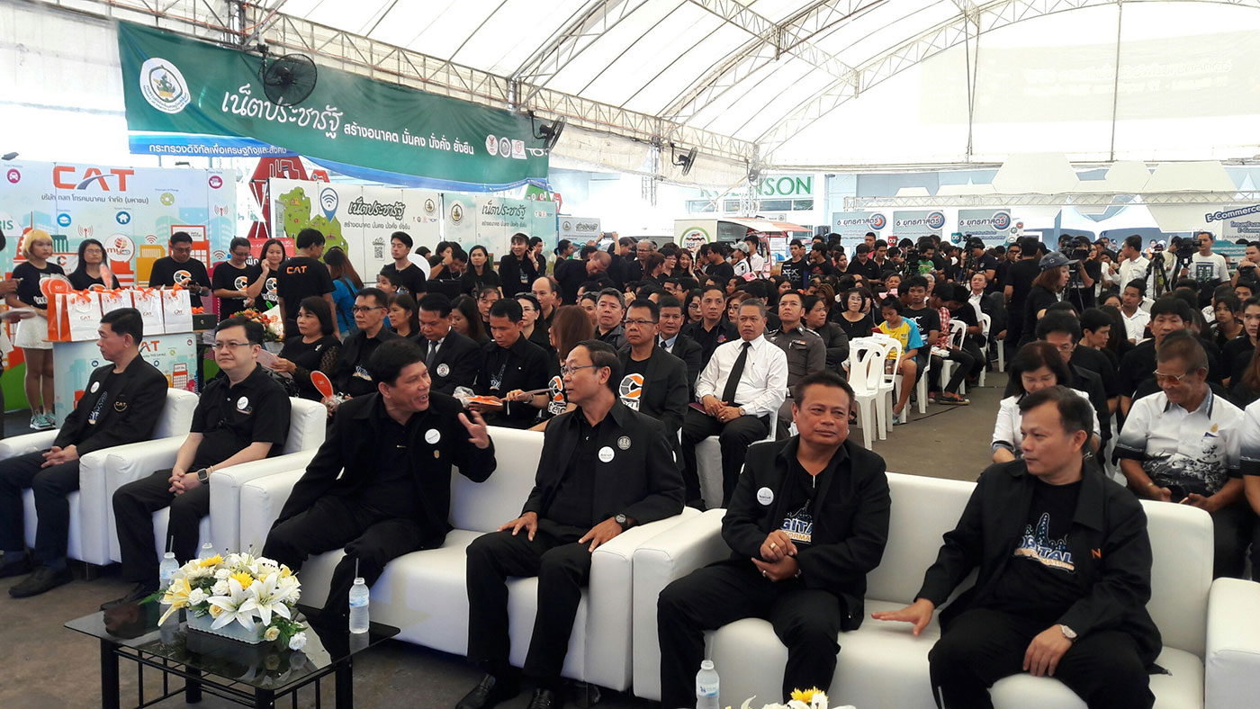 รมว.ดีอี เปิดงาน “ดิจิทัลทรานส์ฟอร์เมชั่นสัญจร 2017”  พร้อมลงพื้นที่สำรวจข้อมูลผู้มีรายได้น้อย