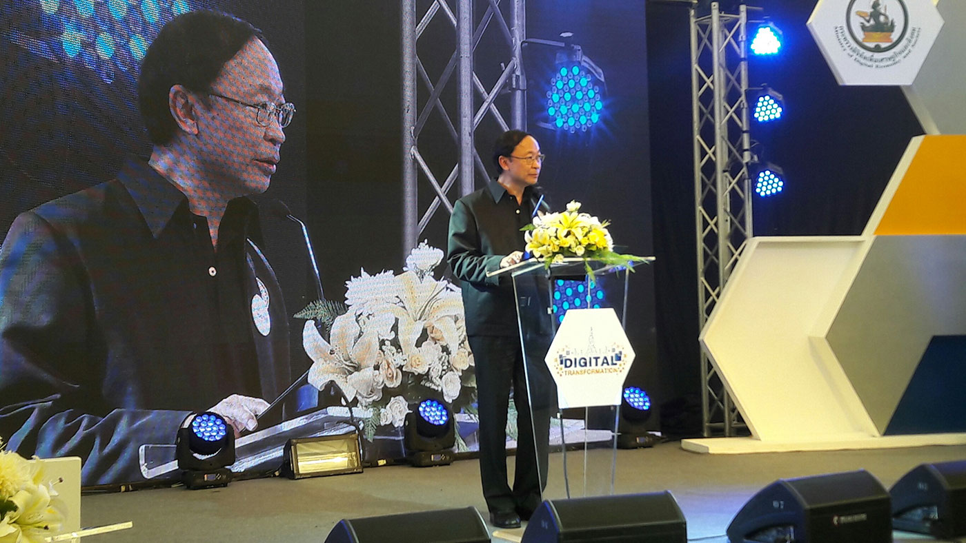 รมว.ดีอี เปิดงาน “ดิจิทัลทรานส์ฟอร์เมชั่นสัญจร 2017”  พร้อมลงพื้นที่สำรวจข้อมูลผู้มีรายได้น้อย