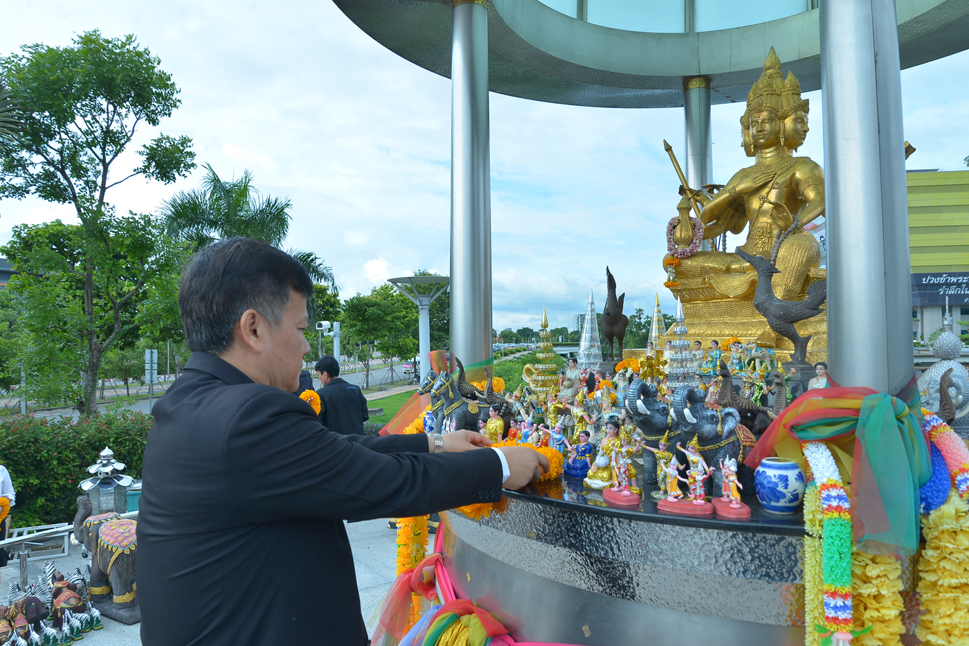 สักการะศาลพระพรหม