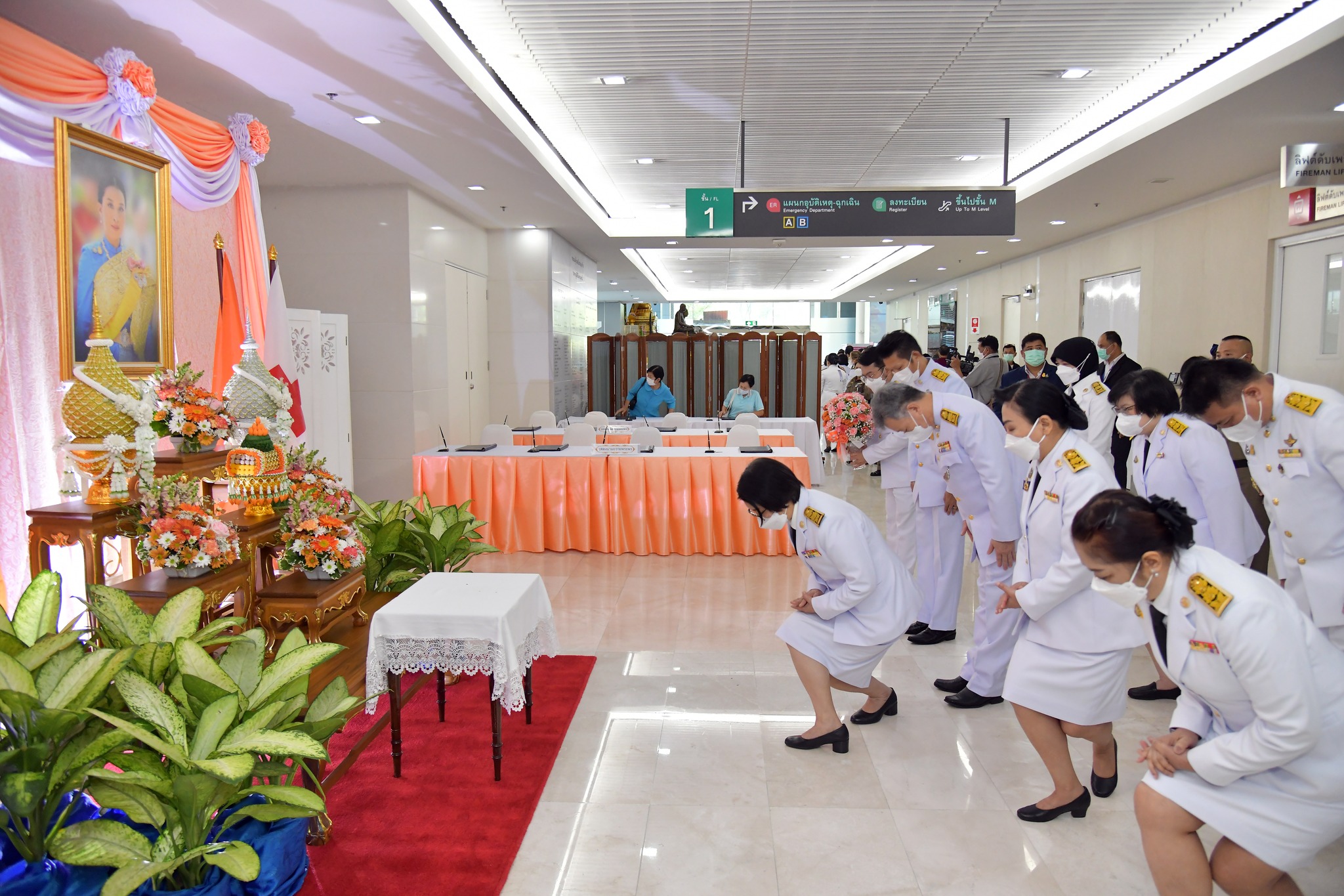 สสช.ร่วมถวายแจกันดอกไม้ และลงนามถวายพระพร “สมเด็จพระเจ้าลูกเธอเจ้าฟ้าพัชรกิติยาภา นเรนทิราเทพยวดี กรมหลวงราชสาริณีสิริพัชร มหาวัชรราชธิดา ”