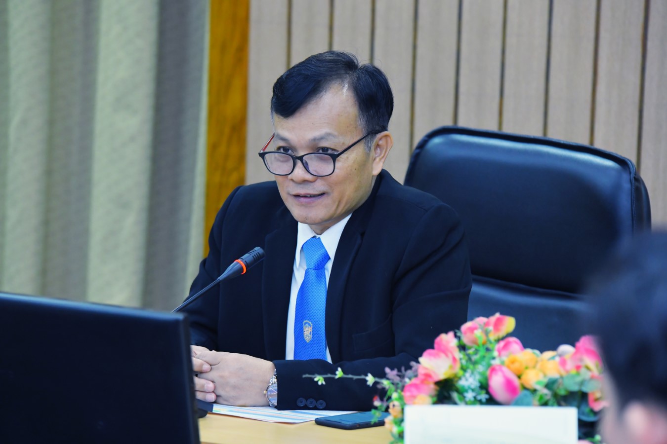 ประชุมเพื่อนำเสนอความก้าวหน้าและรับฟังความคิดเห็น