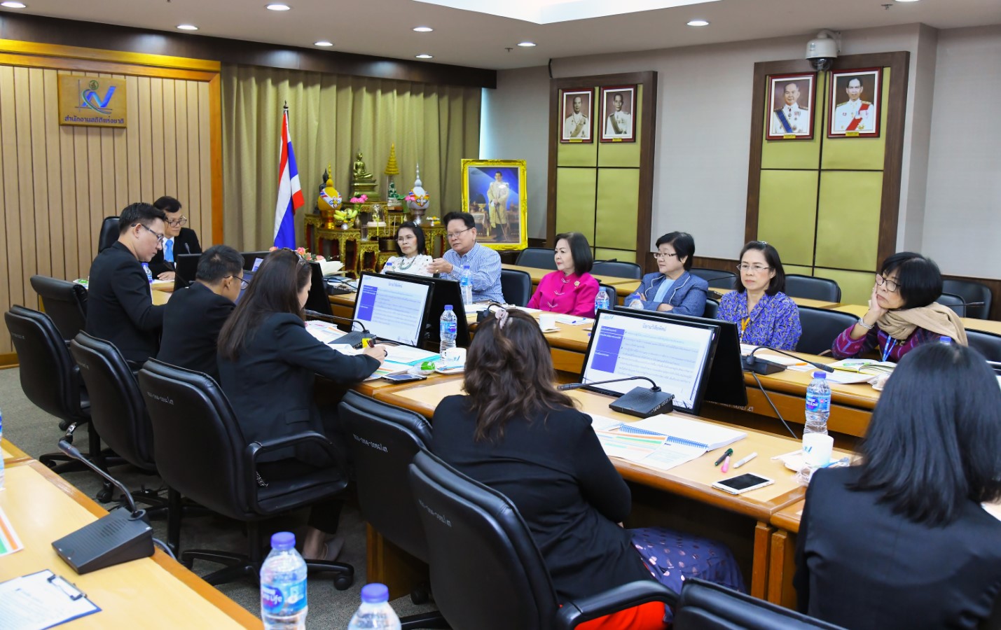 ประชุมเพื่อนำเสนอความก้าวหน้าและรับฟังความคิดเห็น