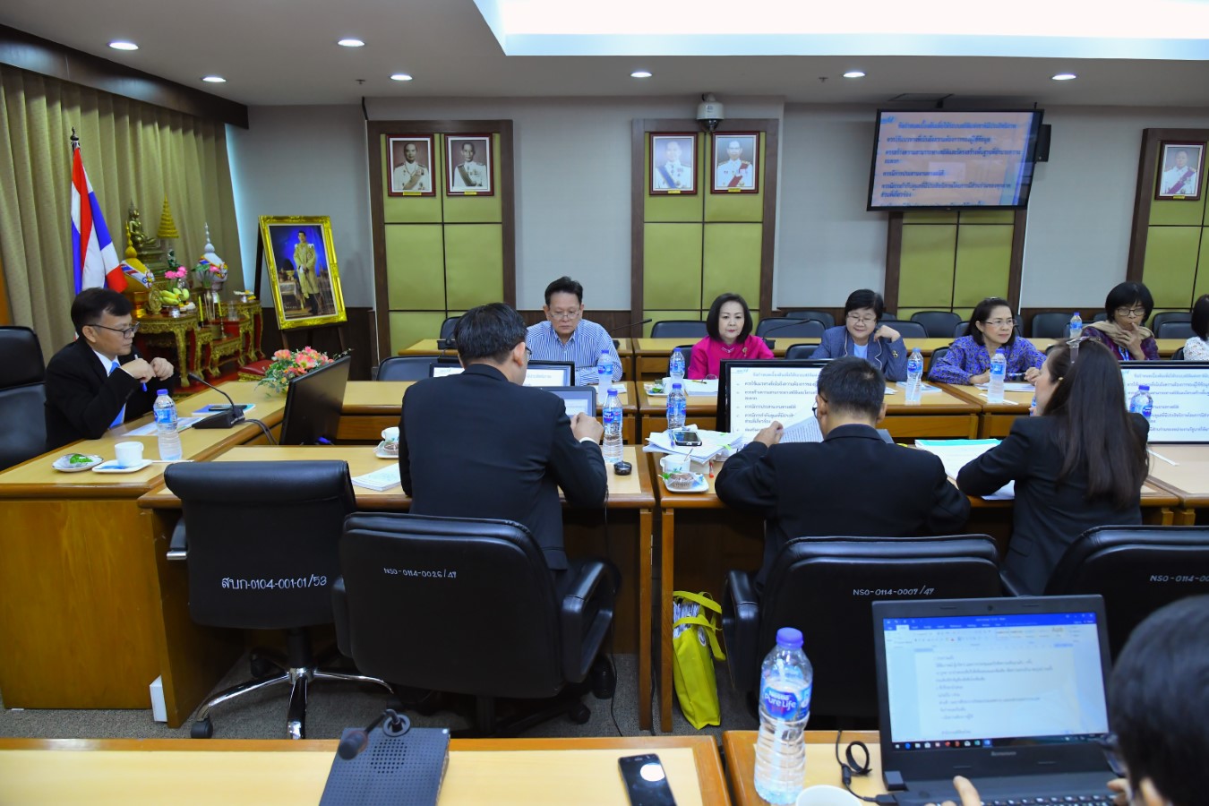 ประชุมเพื่อนำเสนอความก้าวหน้าและรับฟังความคิดเห็น