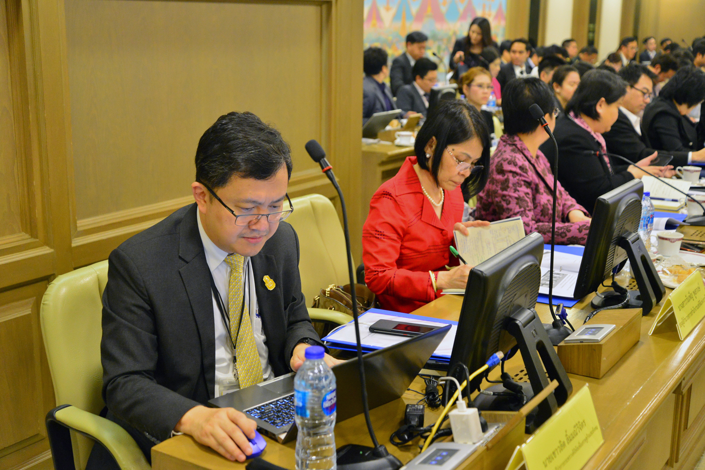 ประชุมคณะกรรมการขับเคลื่อนการดำเนินนโย  ประชุมคณะกรรมการขับเคลื่อนการดำเนินนโยบาย เพื่อใช้ประโยชน์ข้อมูลขนาดใหญ่ (Big Data) บาย เพื่อใช้ประโยชน์ข้อมูลขนาดใหญ่ (Big Data)