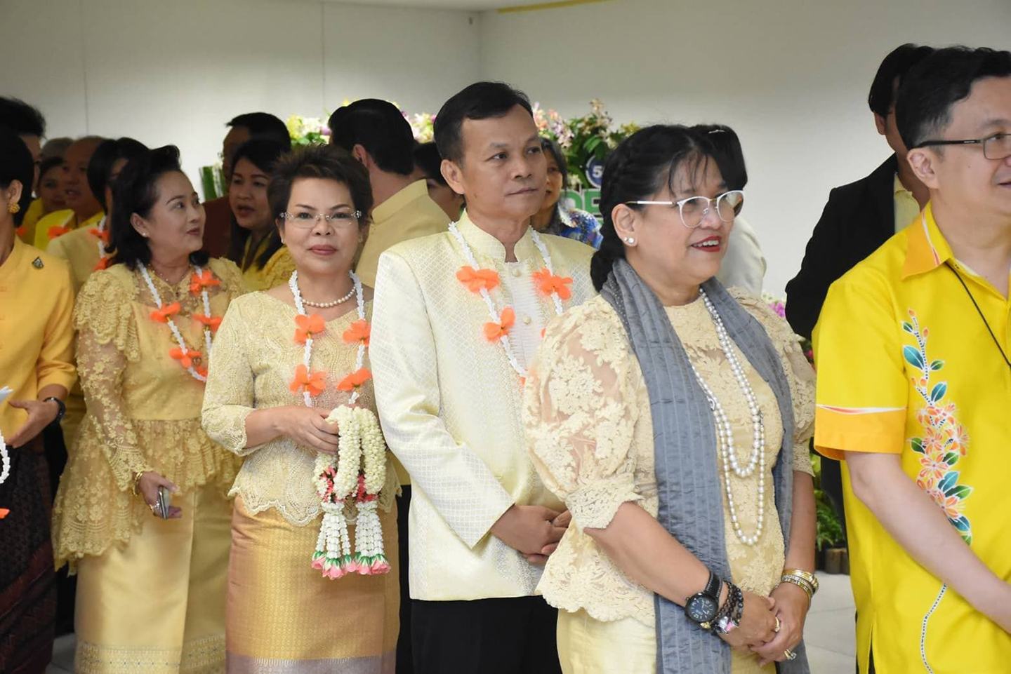 รดน้ำขอพรผู้บริหารกระทรวงดีอี