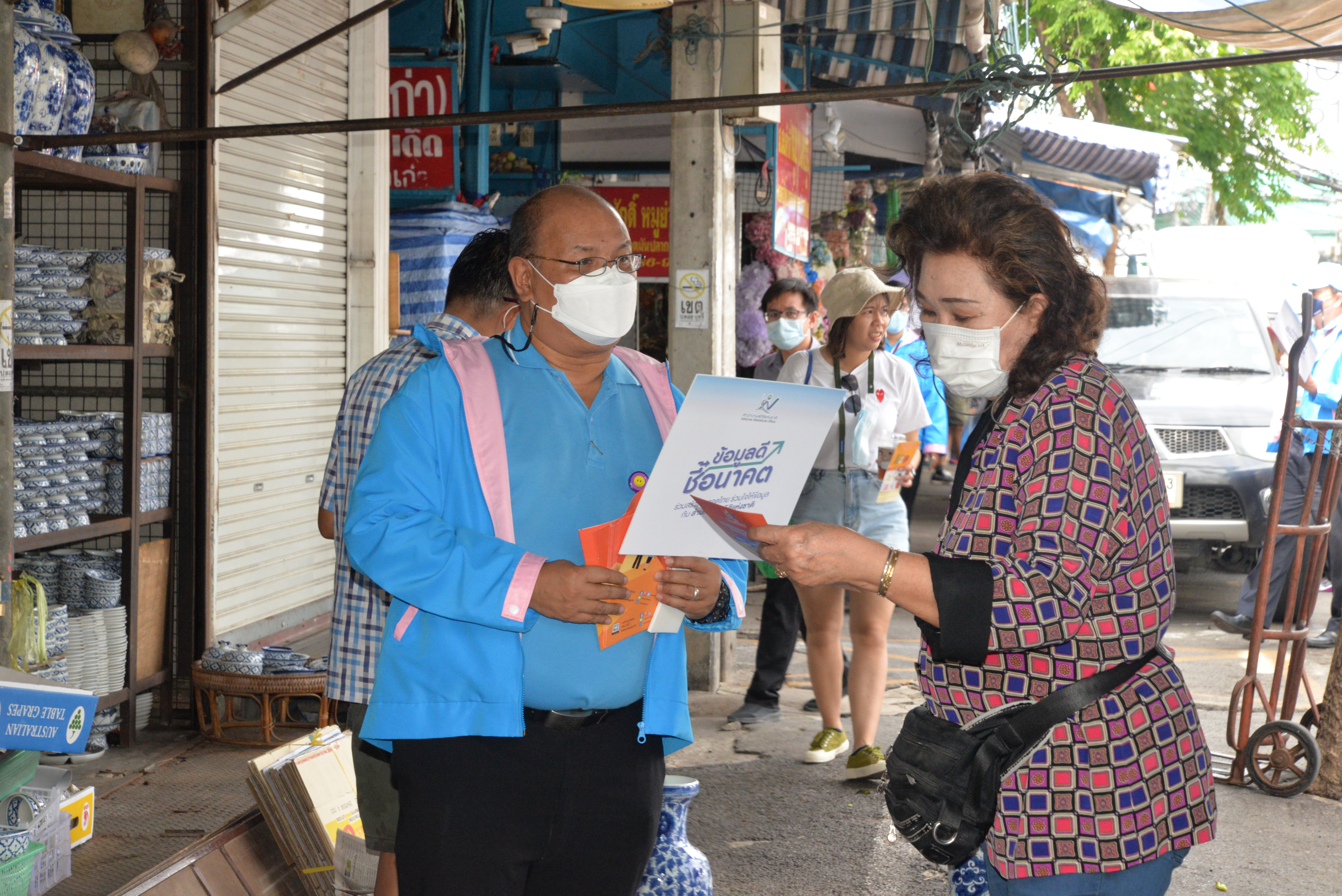 ลงพื้นที่ประชาสัมพันธ์โครงการสำมะโนธุรกิจและอุตสาหกรรม พ.ศ. 2565 ในตลาดนัดจตุจักร