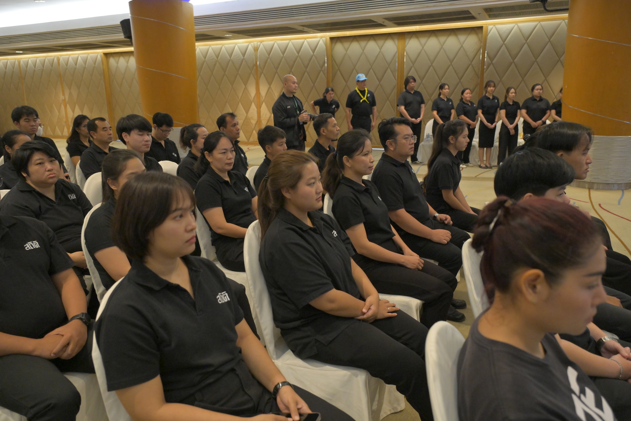 พิธีรับมอบสิ่งของพระราชทาน บัตรจิตอาสา หมวก และผ้าพันคอจิตอาสาพระราชทาน