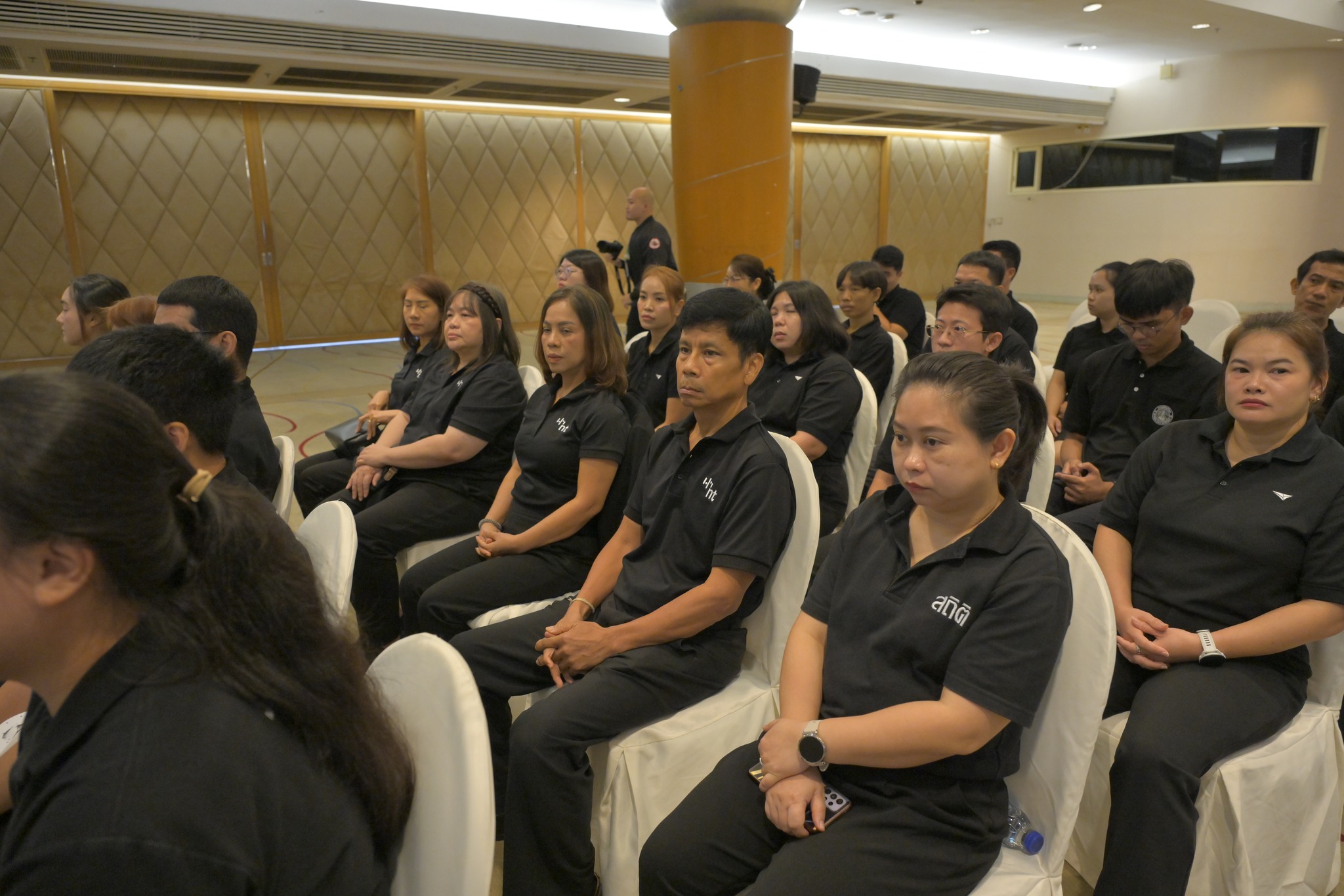 พิธีรับมอบสิ่งของพระราชทาน บัตรจิตอาสา หมวก และผ้าพันคอจิตอาสาพระราชทาน