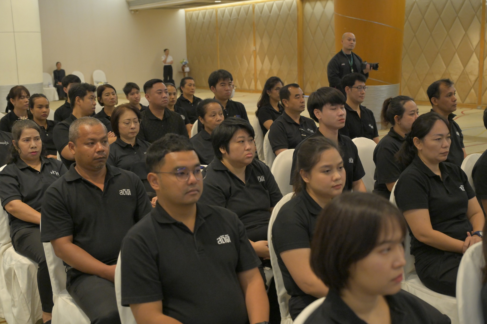 พิธีรับมอบสิ่งของพระราชทาน บัตรจิตอาสา หมวก และผ้าพันคอจิตอาสาพระราชทาน