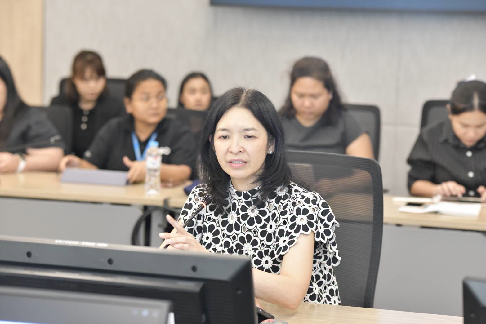 ประชุมผู้บริหาร