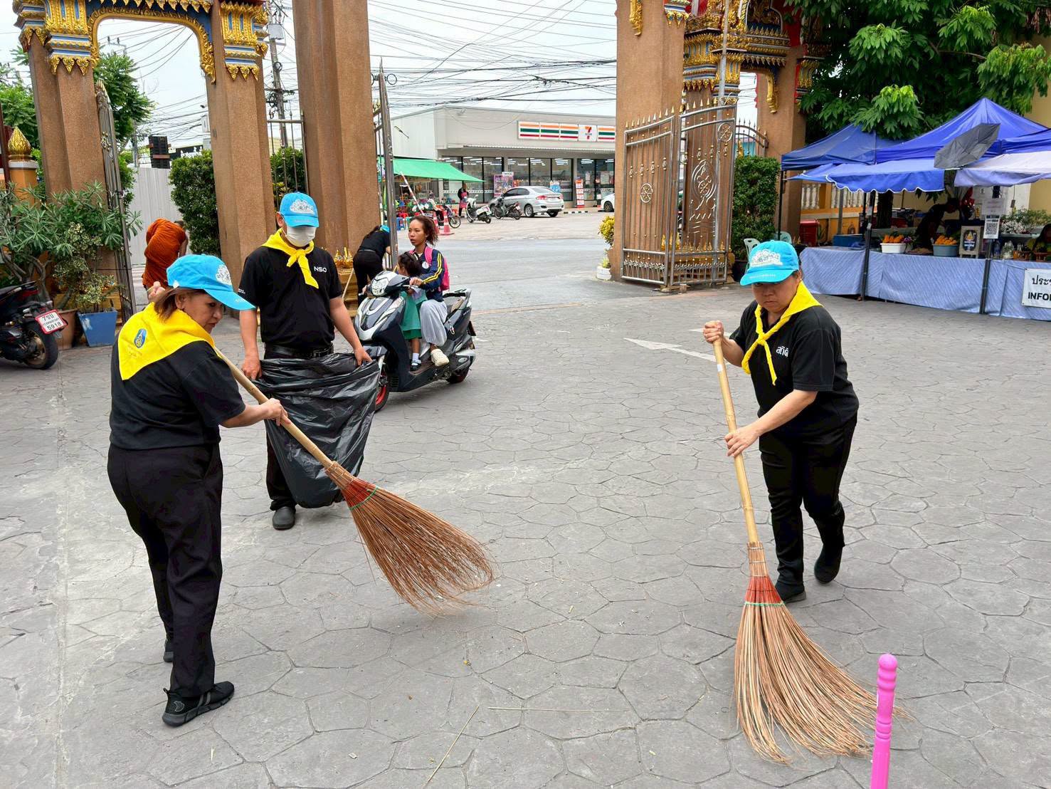 จิตอาสาปรับภูมิทัศน์