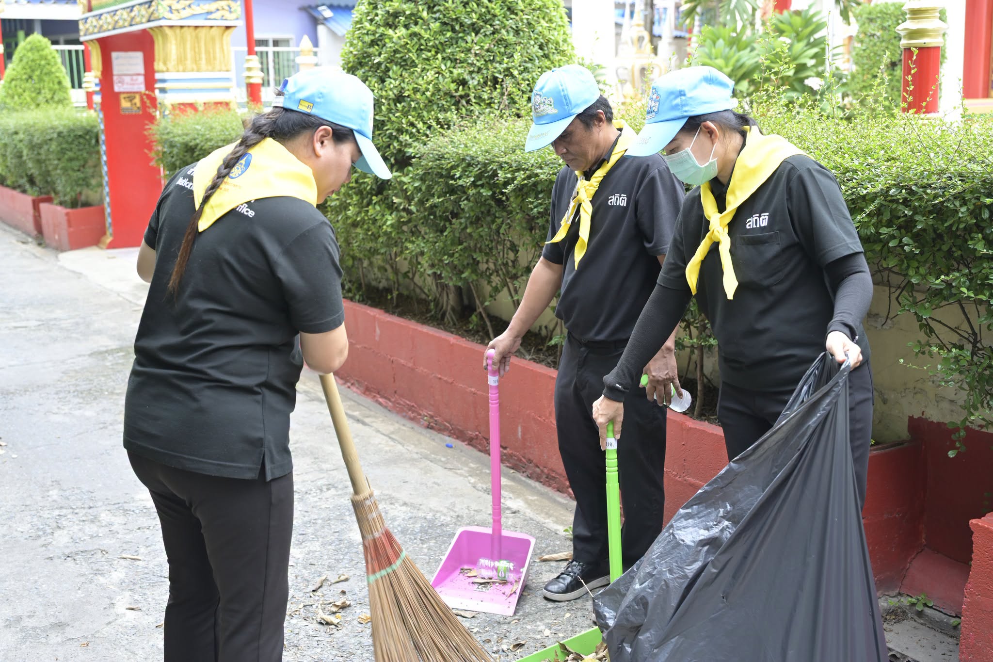 จิตอาสาปรับภูมิทัศน์