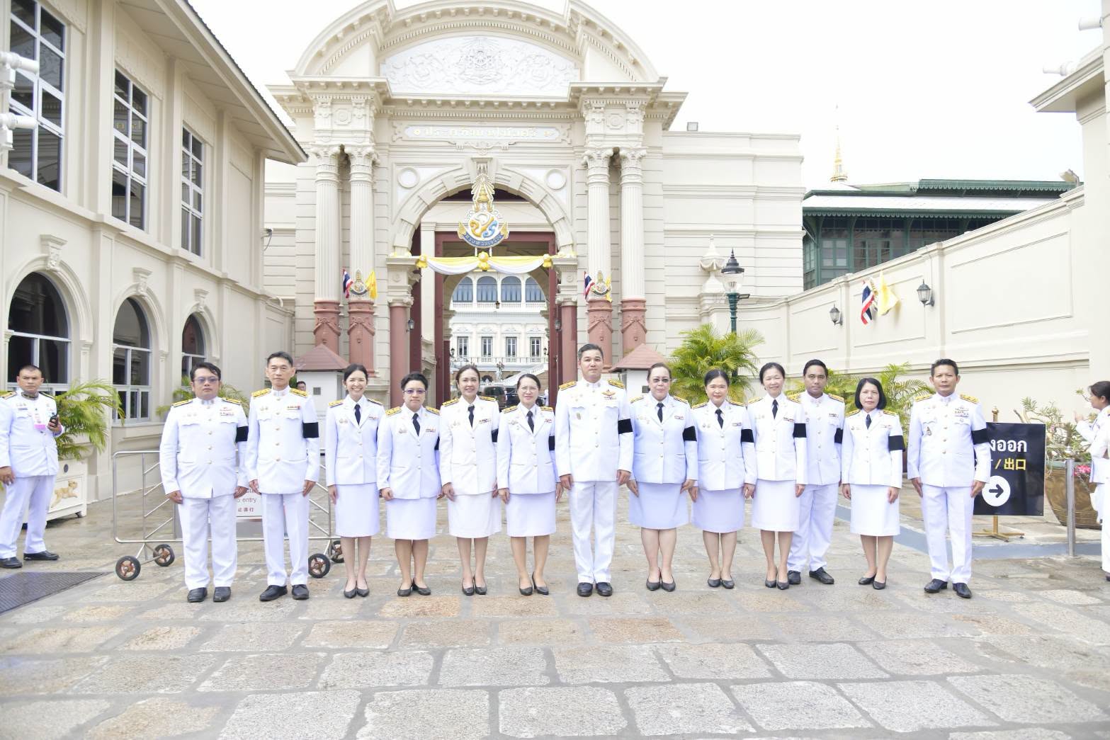 ลงนามถวายพระพรชัยมงคล