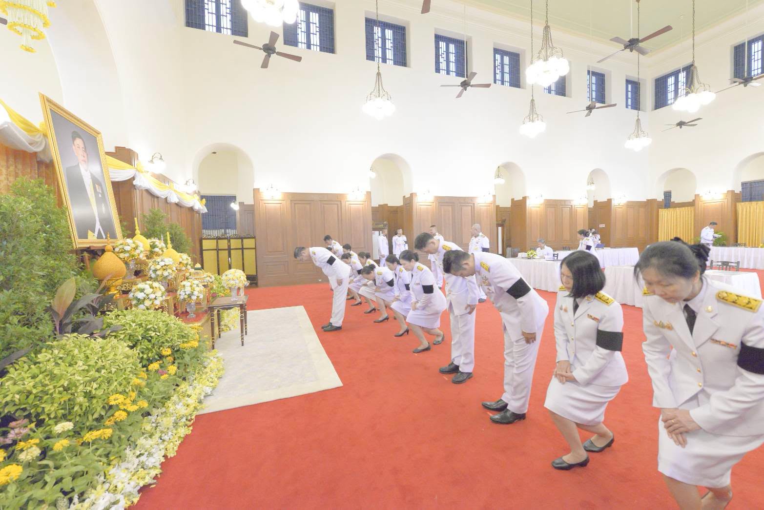 ลงนามถวายพระพรชัยมงคล