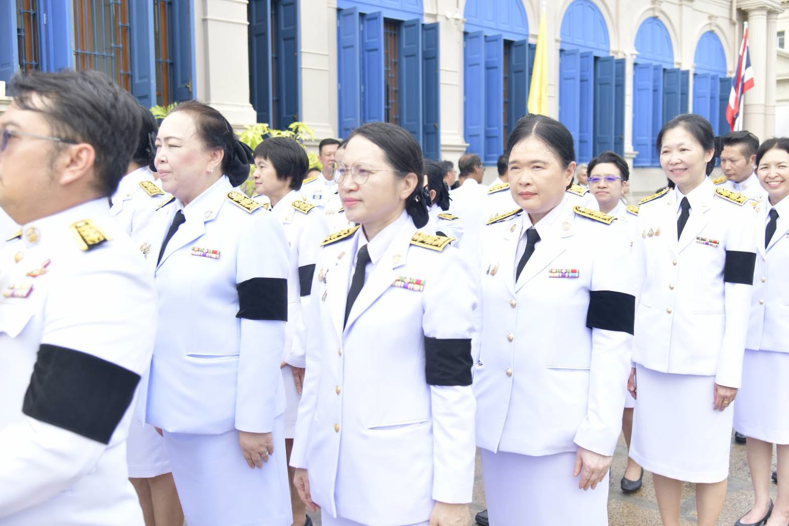 ลงนามถวายพระพรชัยมงคล