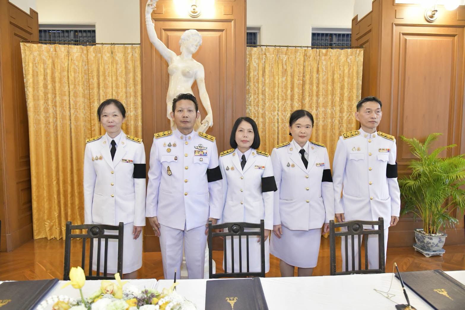 ลงนามถวายพระพรชัยมงคล