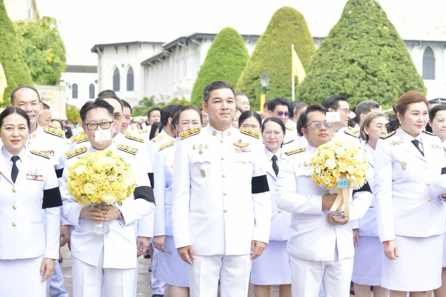 ลงนามถวายพระพรชัยมงคล
