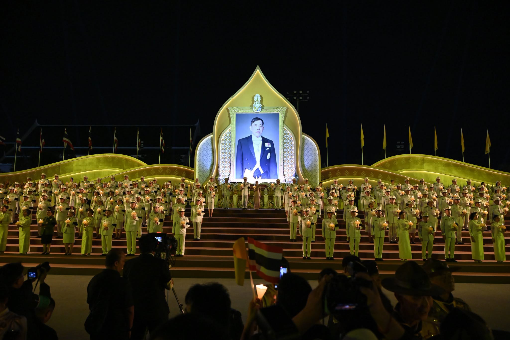 พิธีจุดเทียนถวายพระพรชัยมงคล