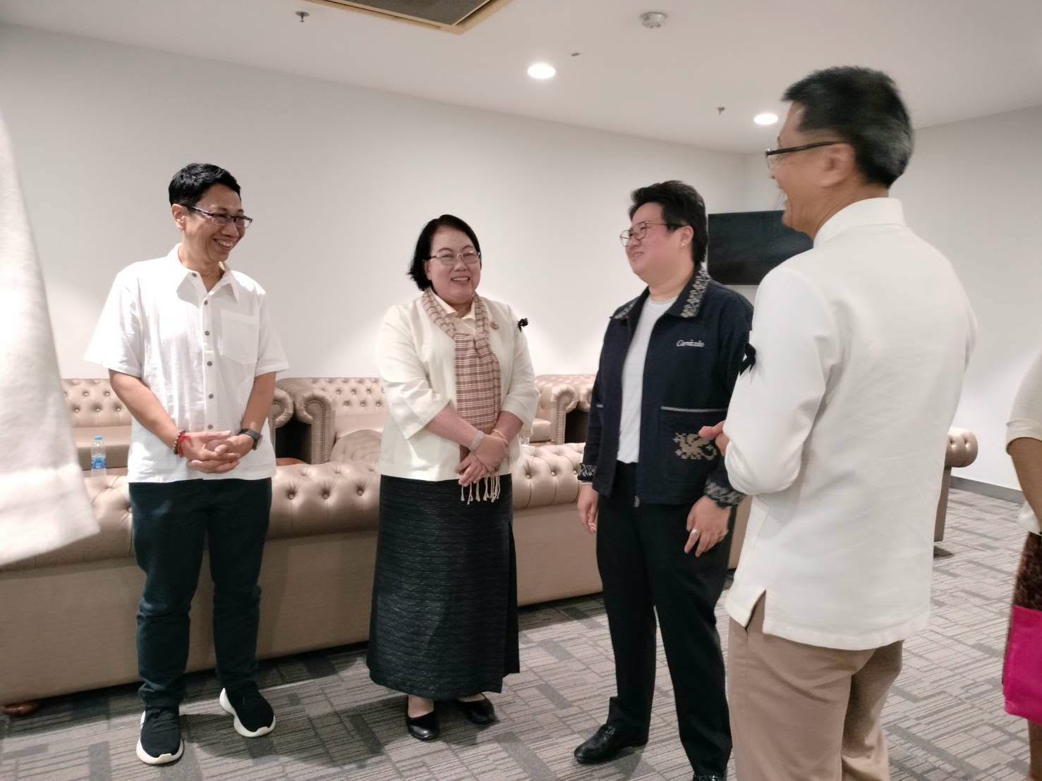 พิธีเปิดงานประเพณีแห่เทียนพรรษาจังหวัดอุบลราชธานี
