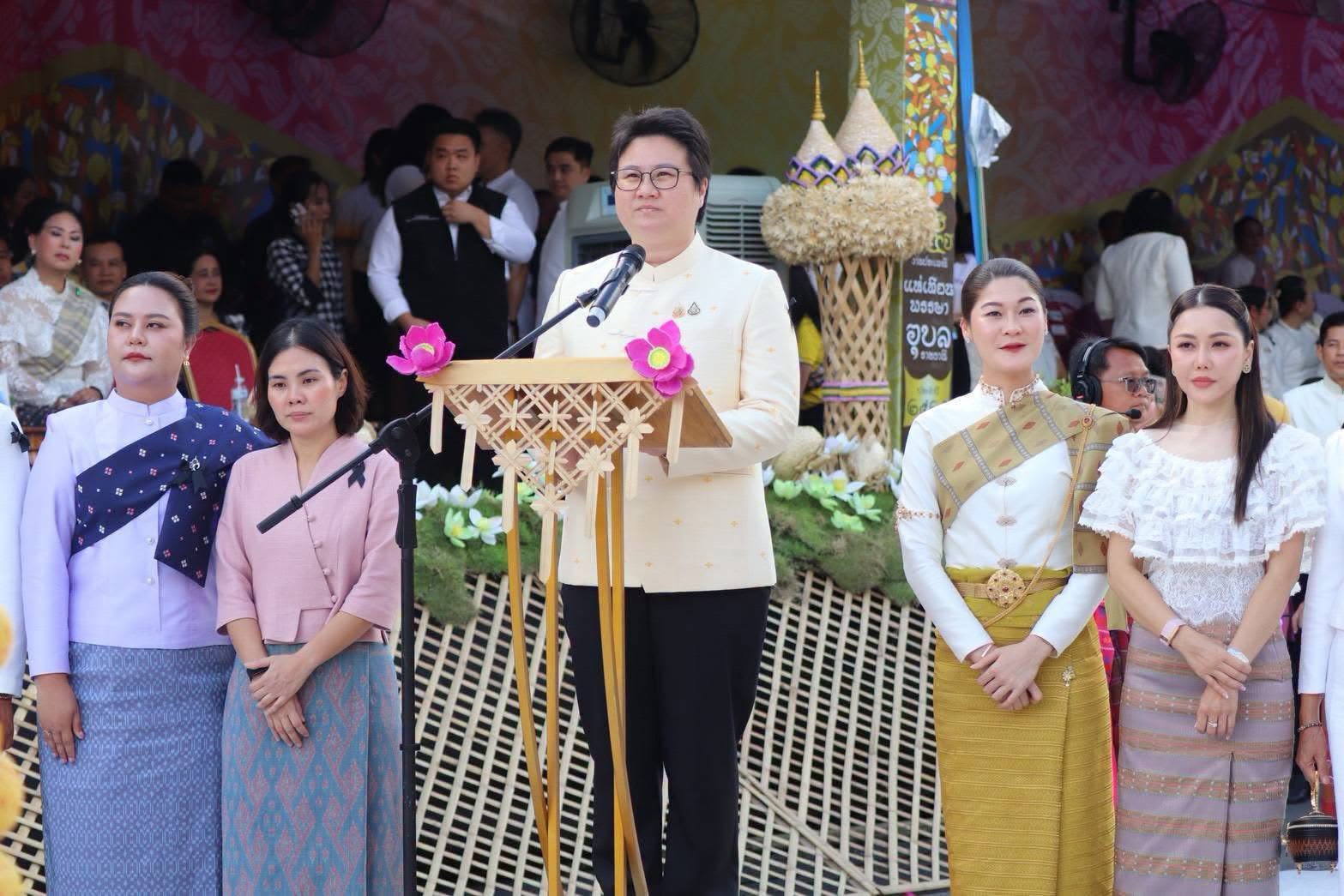 พิธีเปิดงานประเพณีแห่เทียนพรรษาจังหวัดอุบลราชธานี