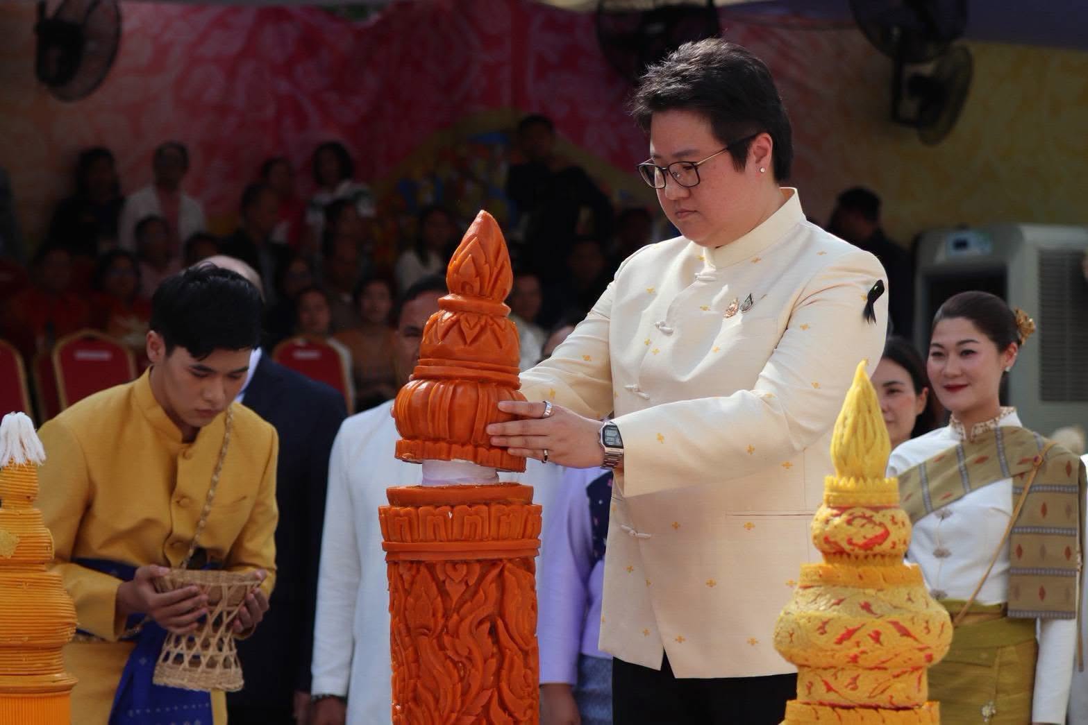 พิธีเปิดงานประเพณีแห่เทียนพรรษาจังหวัดอุบลราชธานี