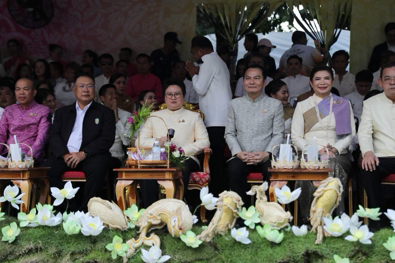 พิธีเปิดงานประเพณีแห่เทียนพรรษาจังหวัดอุบลราชธานี