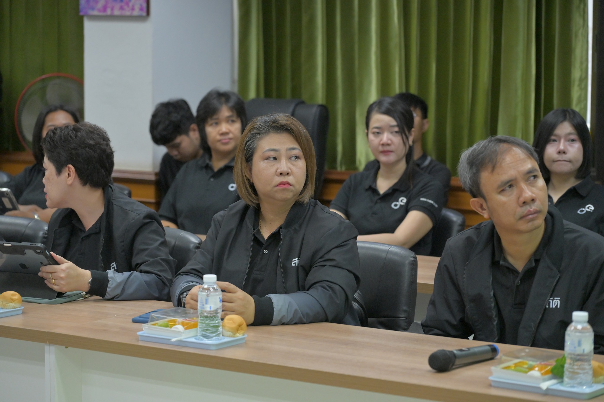 การประชุมติดตามโครงการปรับปรุงฐานข้อมูลกลางด้านสถานประกอบการ