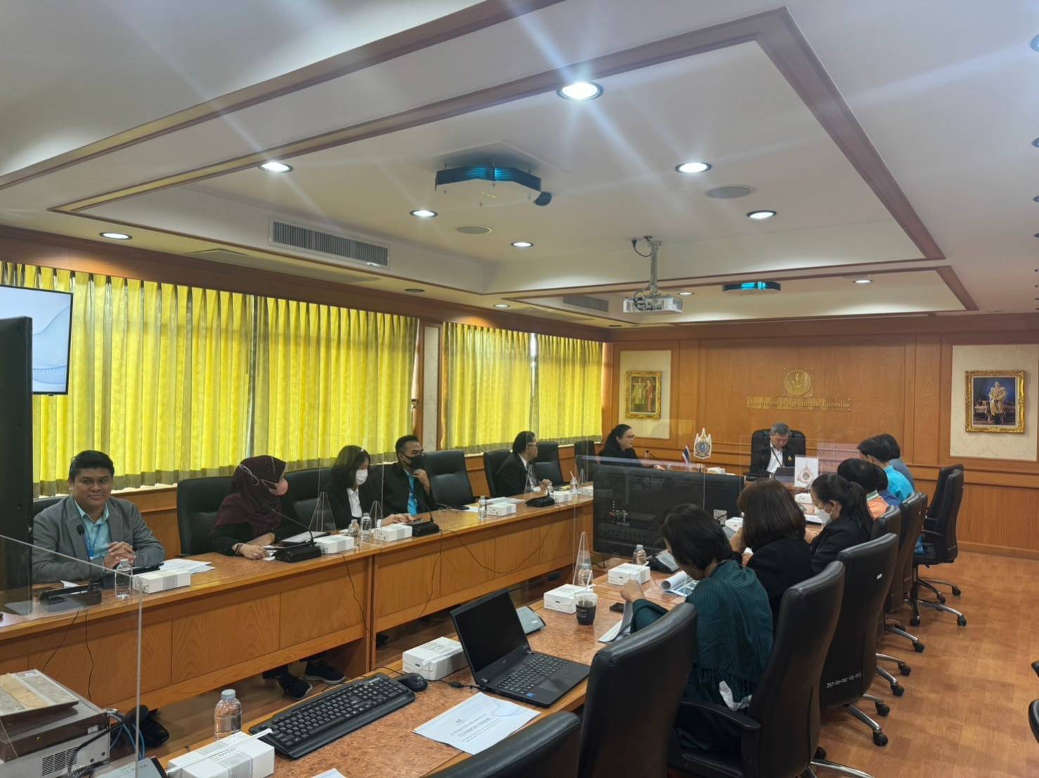 ประชุมหารือ