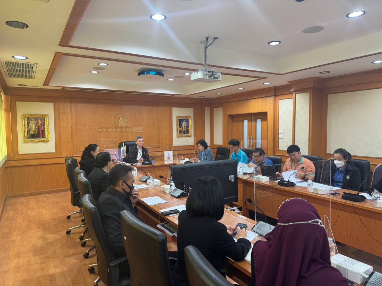 ประชุมหารือ