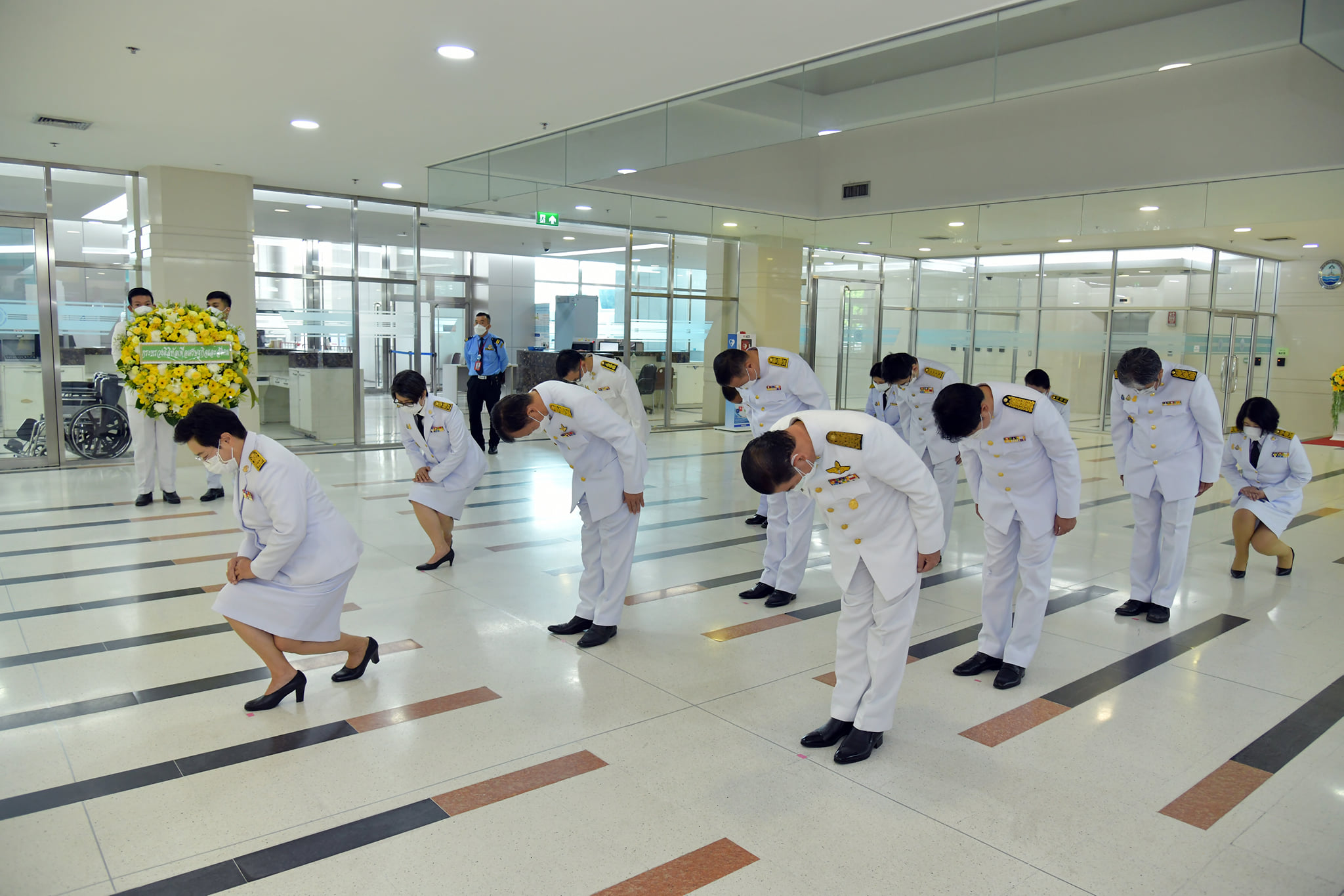 พิธีถวายบังคม น้อมรำลึกเนื่องในวันคล้ายวันสวรรคตรัชกาลที่ 9
