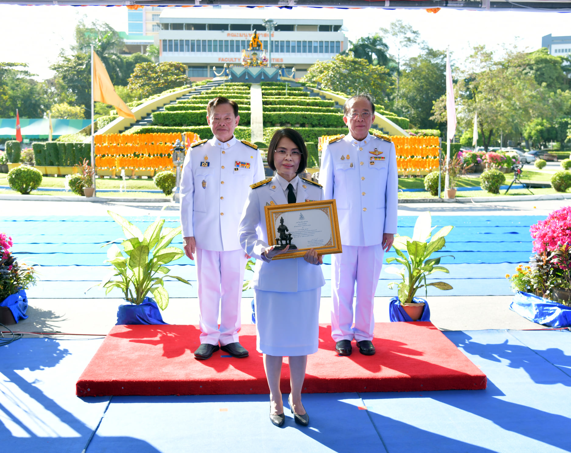 ผู้อำนวยการสำนักงานสถิติแห่งชาติ เข้ารับใบประกาศเกียรติคุณ ศิษย์เก่าดีเด่น​