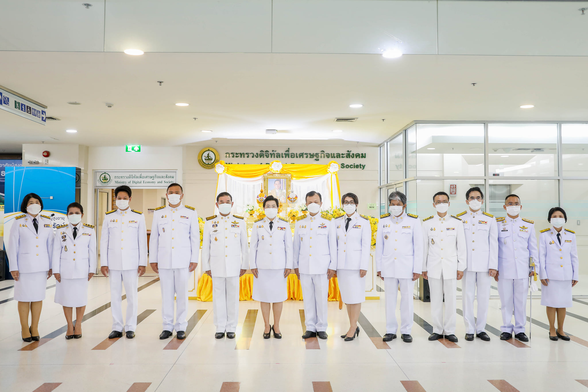 พิธีถวายบังคม น้อมรำลึกเนื่องในวันคล้ายวันสวรรคตรัชกาลที่ 9