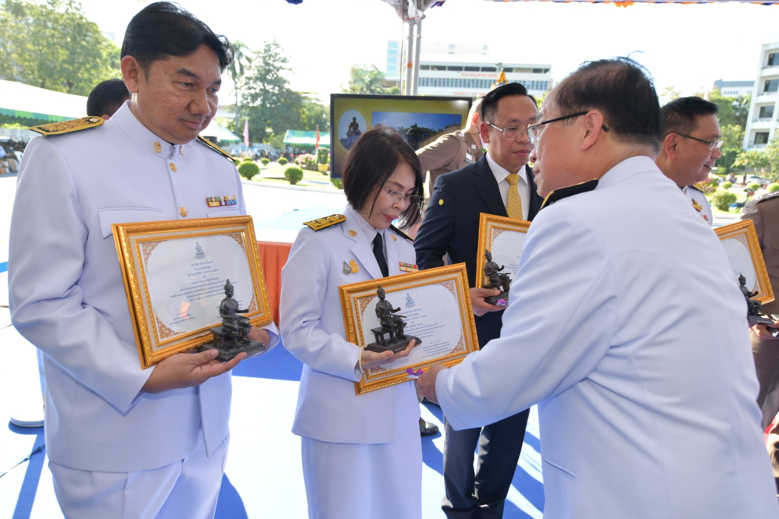 ผู้อำนวยการสำนักงานสถิติแห่งชาติ เข้ารับใบประกาศเกียรติคุณ ศิษย์เก่าดีเด่น​