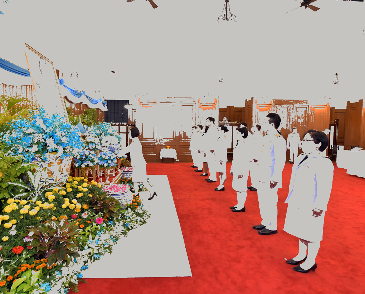 ลงนามถวายพระพรชัยมงคล