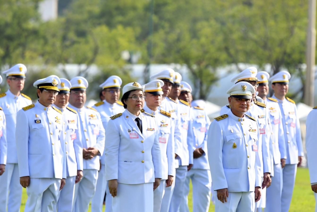 พิธีวางพวงมาลาและถวายบังคม